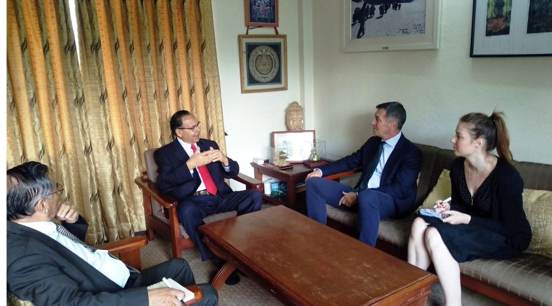 वरिष्ठ नेता झलनाथ खनालसँग मेरिकी राजदूत रेड्डी बेरीबिच भेटवार्ता