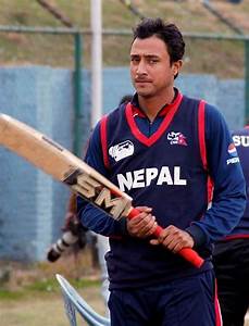 राष्ट्रिय  क्रिकेट  टिमको कप्तानी पारस खड्काले  छाड्ने