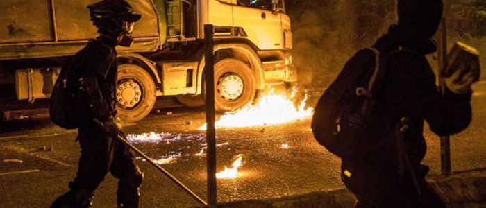 हंगकंगमा प्रर्दनकारीले फ्याँकेको इट्टा लागेर एक वृद्धको मृत्यु