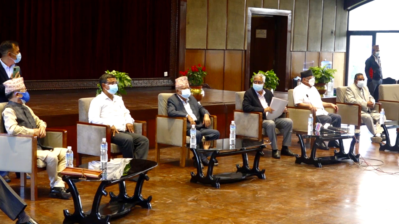 प्रधानमन्त्रीले मुलुकलाई संकठमा धकेल्न खोजेको  देउवाको आरोप