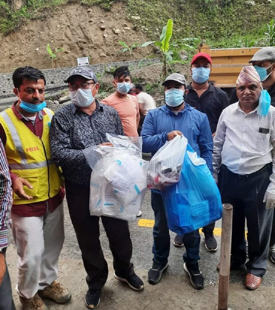 नेबिसंघका महामन्त्री तिमल्सिनाको नेतृत्वमा सिन्धुपाल्चोकका बाढी पिडितलाई राहत वितरण