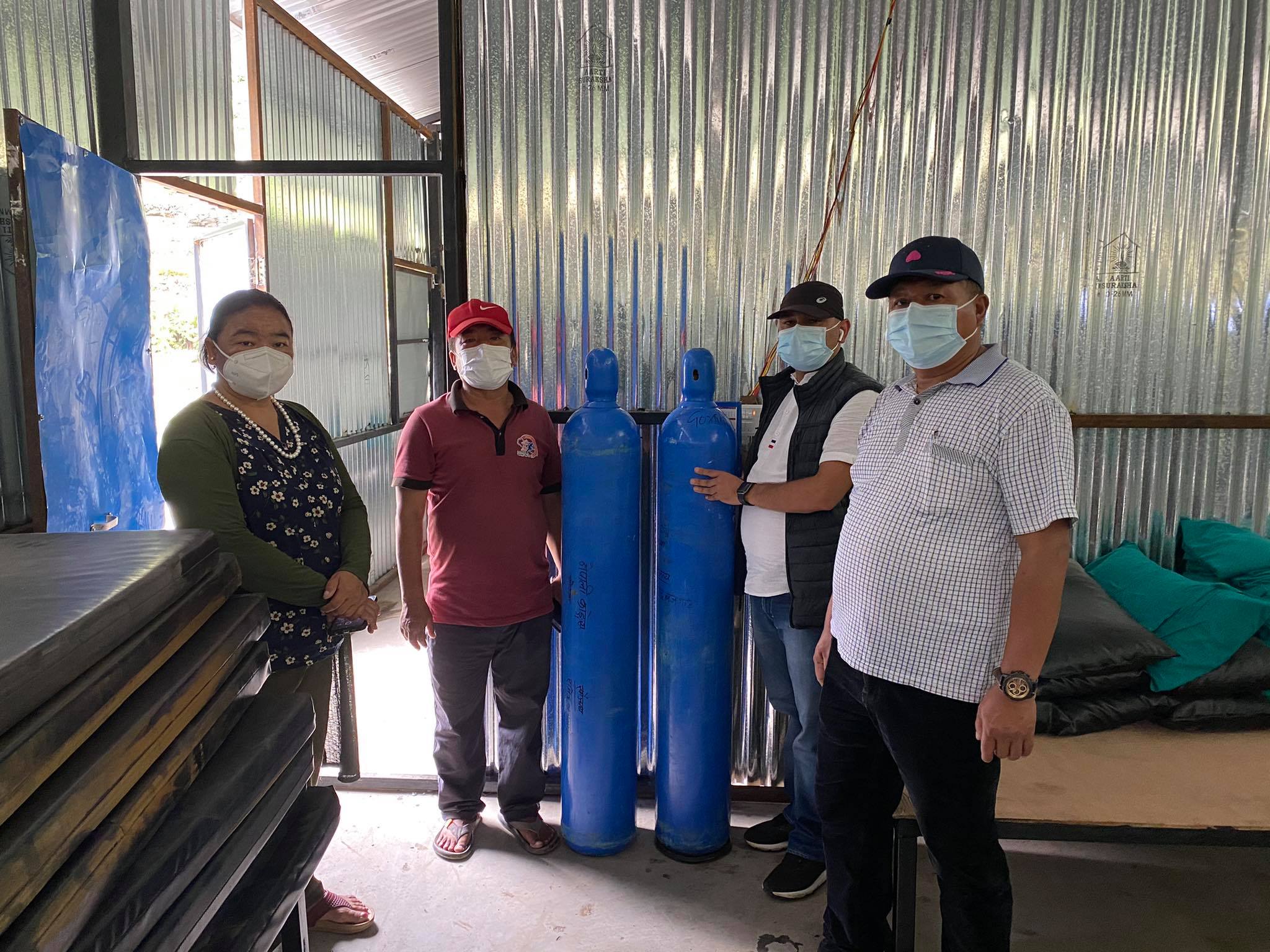 नेपाली कांग्रेस गोरखाका सचिव नन्द प्रसाद न्यौपानेको पहलमा स्वास्थ्य सामाग्री बितरण