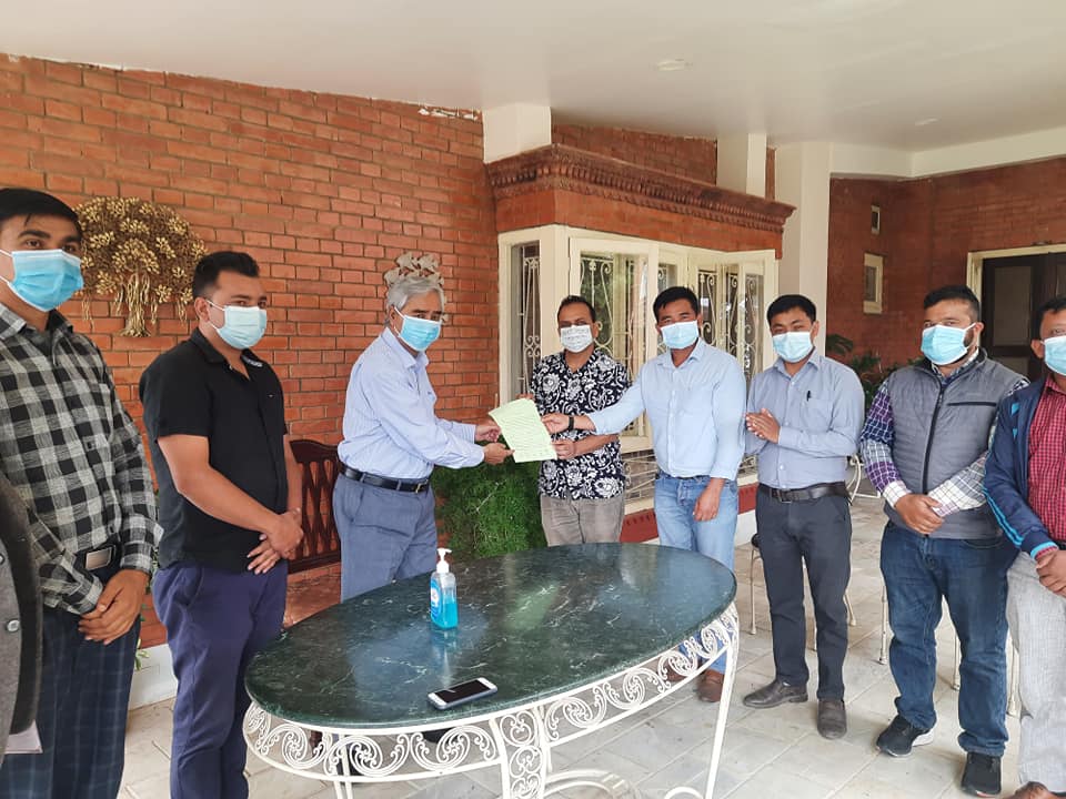 पूर्ब प्रधानमन्त्री हरुलाई संयुक्त विद्यार्थी संगठनले, बुझायो ज्ञापनपत्र