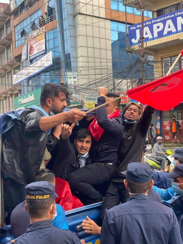 प्रदर्शनको क्रममा नेबिसंघका बिधार्थी नेता  नयाँबजारबाट पक्राउ
