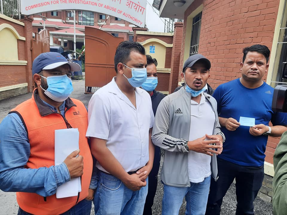 रि इन्स्योरेन्स कम्पनी दर्ता गर्दा अनियमितता भएको भन्दै संयुक्त विद्यार्थी संगठनद्वारा अख्तियारमा उजुरी