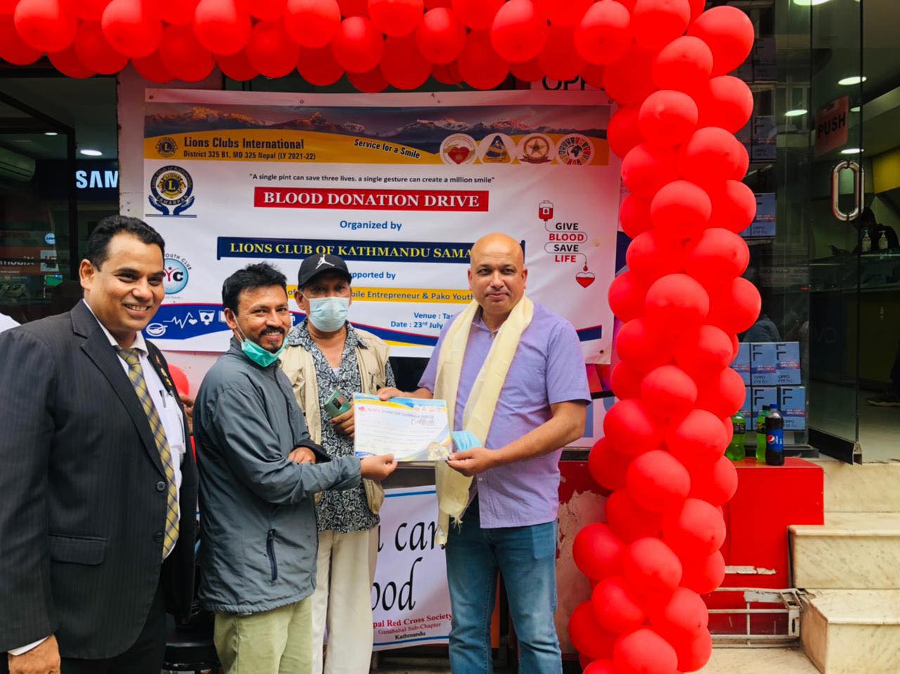 लायन्स क्लब अफ काठमाडौँ समर्पणको आयोजनामा न्यूरोडमा रक्तदान