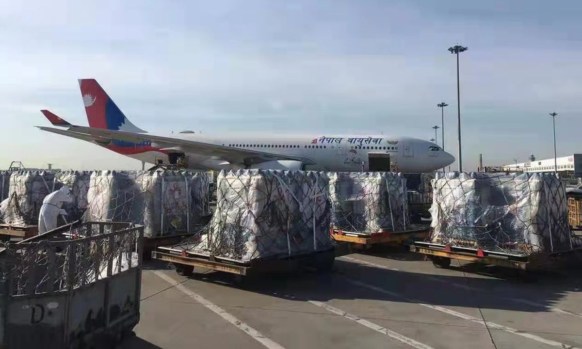 चीनबाट आठ लाख डोज कोरोना खोप नेपाल आइपुग्यो