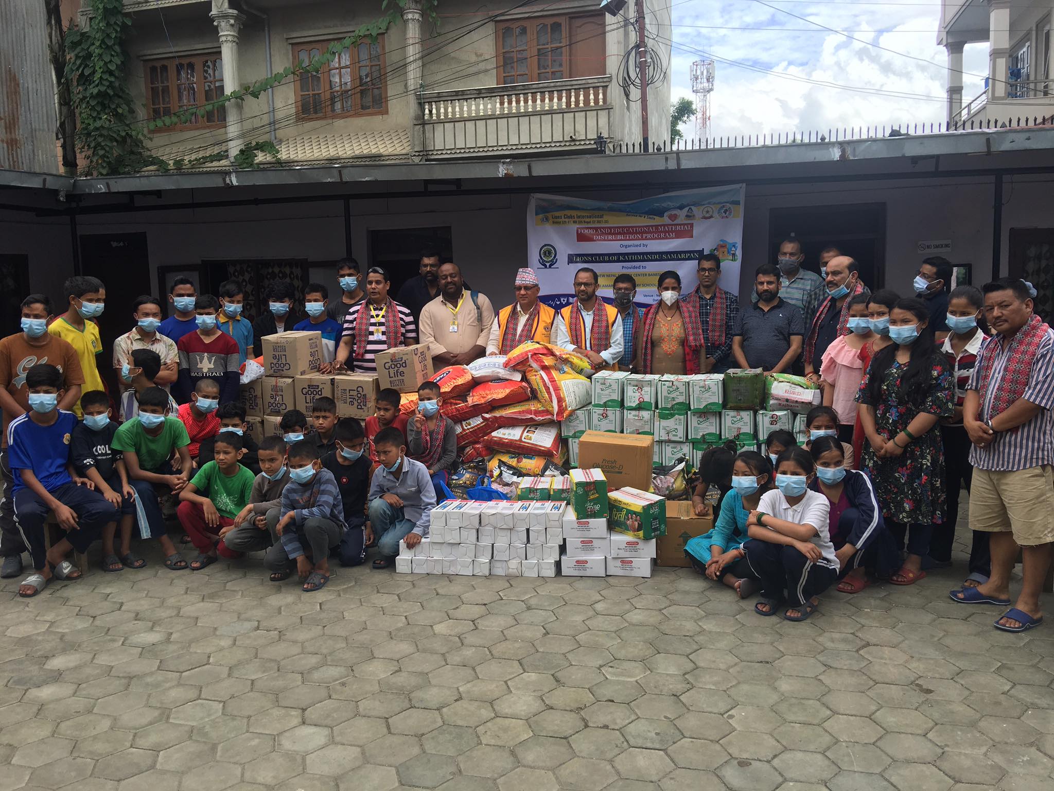 लायन्स क्लब काठमाडौँ समर्पणद्धारा खाद्यान्न, पोशाक र शैक्षिक सामाग्री सहयोग