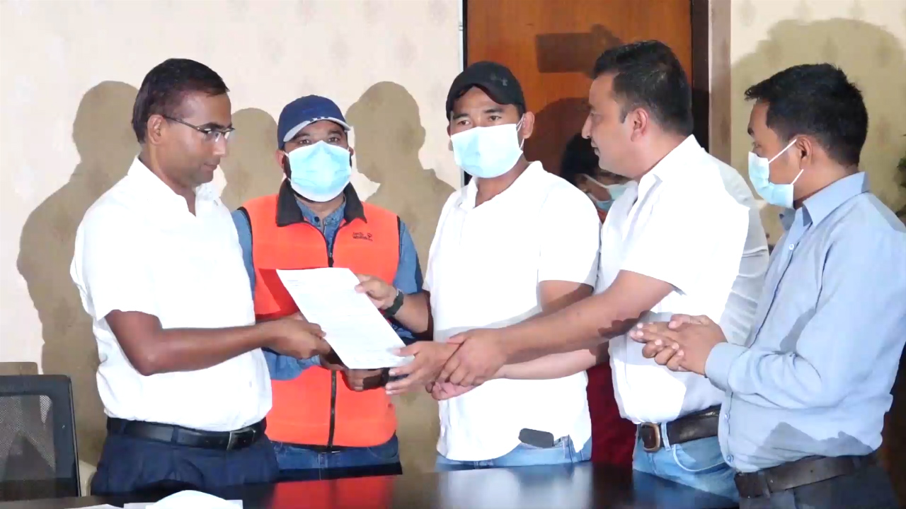 पेट्रोलियम पदार्थको मूल्यवृद्धि फिर्ता लिन संयुक्त विद्यार्थी सङ्गठनको माग