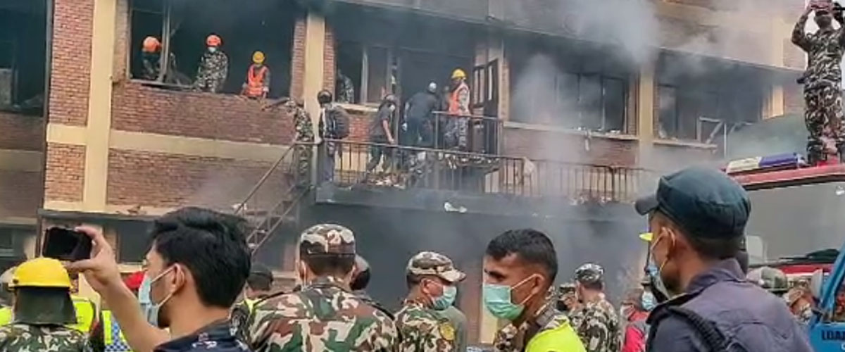 नेविको बिस्कुट कारखानामा आगलागी हुँदा करौडौको क्षति